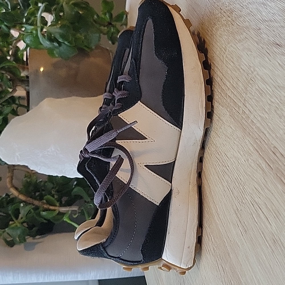 New Balance 327 Sneakers